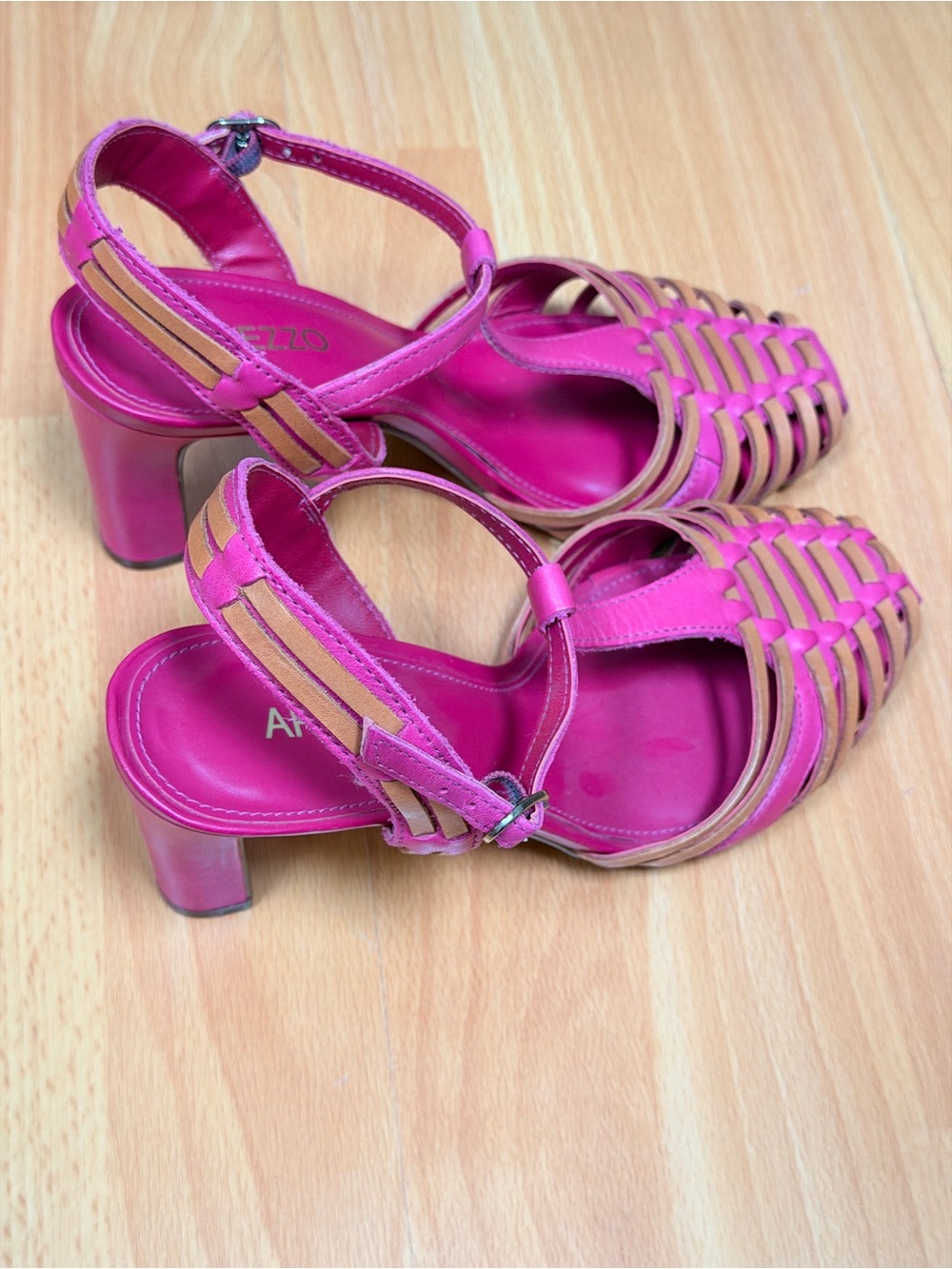 Arezzo Women's Maia T-Strap Colorful Sandal Brazilian Leather, Size 7.5 - Picture 3 of 9